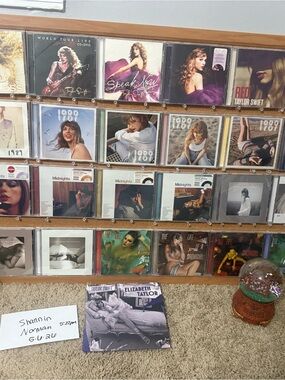 Taylor Swift CD, Taylor Swift Vinyl, Taylor Swift Snow globes